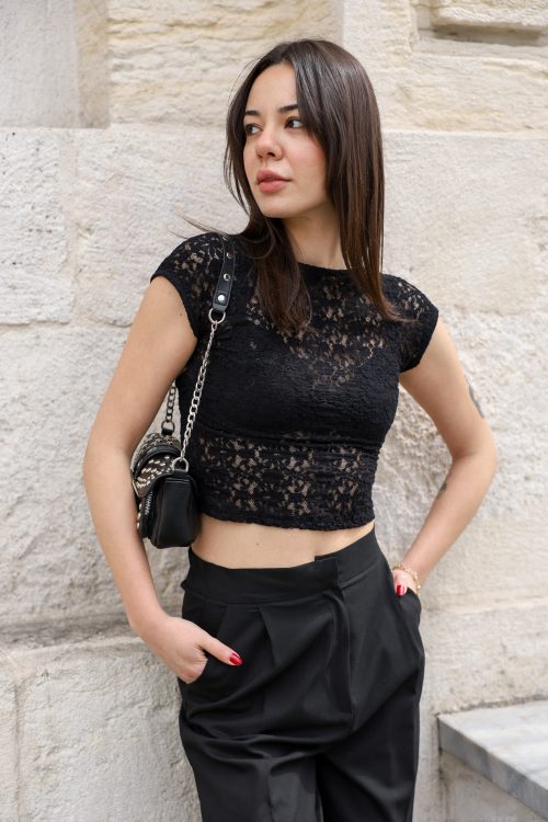 Sırt Dekolteli Dantel Crop
